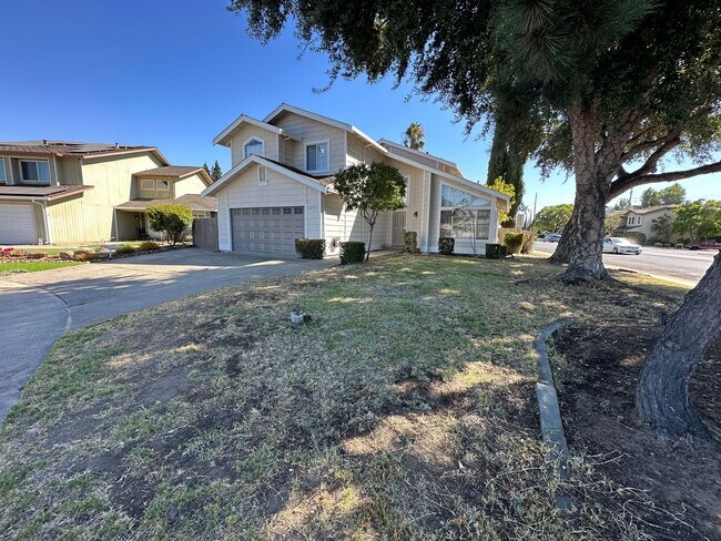 Foto del edificio - Beautiful 4 Bedroom 2.5 Bath Manteca Home ...