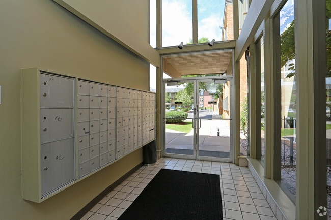Interior Photo - Glenlake
