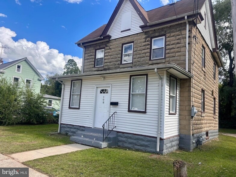 Foto principal - 108 W Buck St