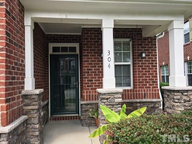 Building Photo - 304 Longchamp Ln
