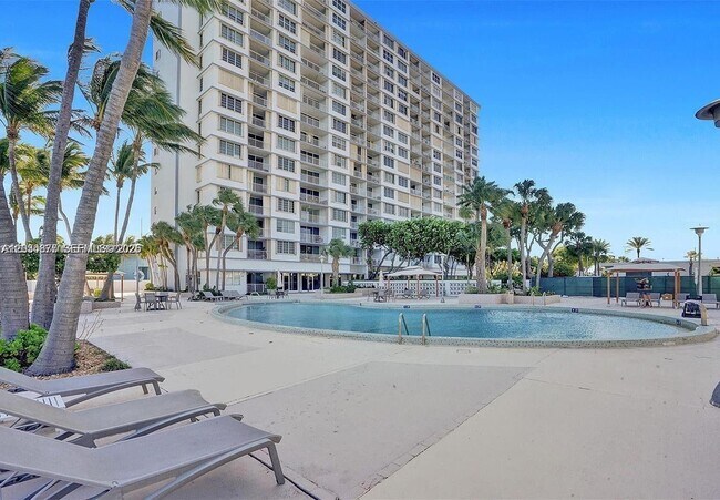 Foto del edificio - 1865 79th Street Causeway