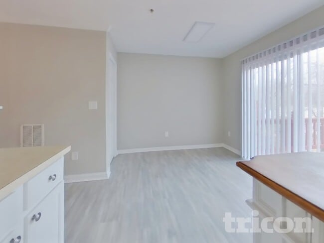 Foto del edificio - 11012 Mary Digges Pl