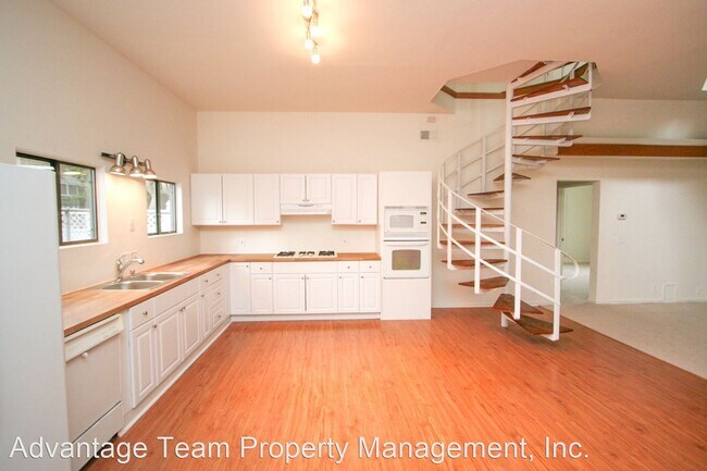 Building Photo - 2171 Sunset Cliffs Blvd