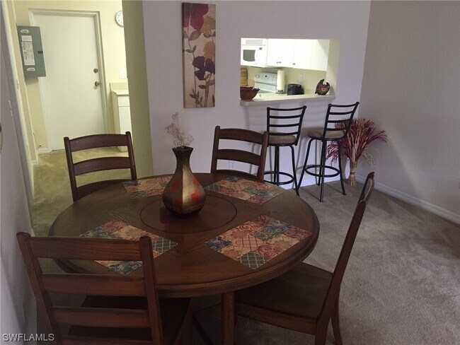 Foto del edificio - 8555 Bernwood Cove Loop