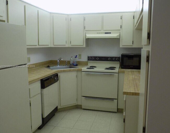 Building Photo - 824 Sky Pine Way