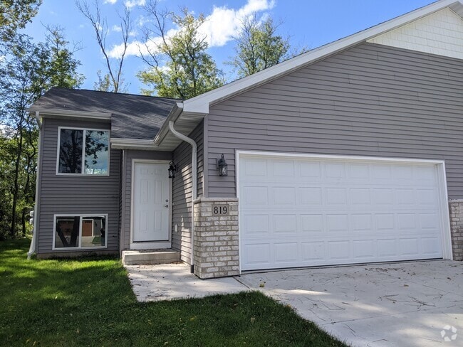 Building Photo - 819 Thompson Dr