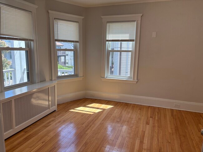 Building Photo - 32 Matchett St