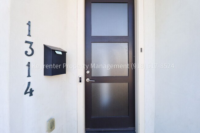 Foto del edificio - Beautiful Brookside SMART HOME now available!