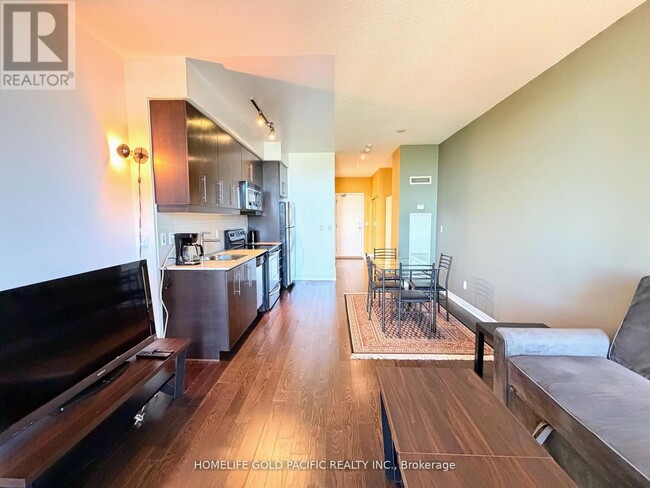 Building Photo - 2885 Bayview Ave