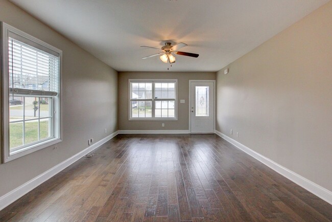Building Photo - Sweet 3 bed 2 bath.  No Backyard Neighbors.
