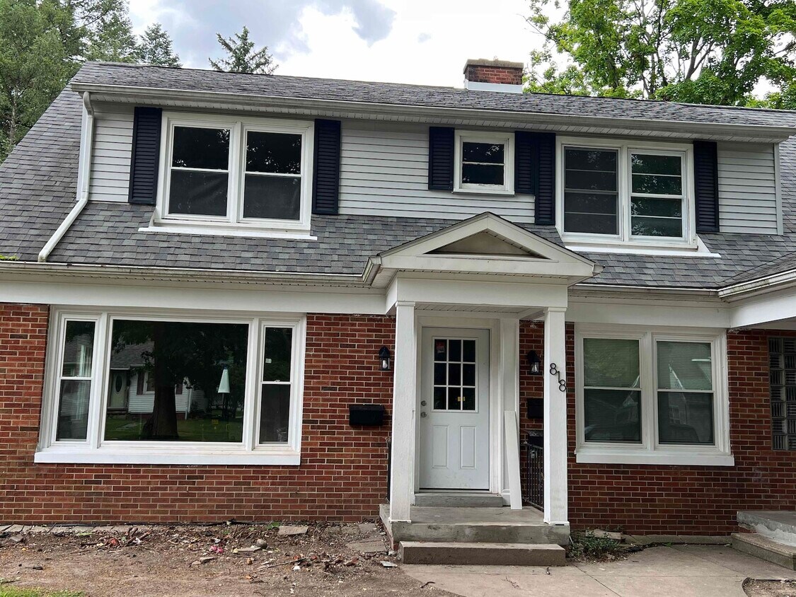 818 N Monroe St Unit 3, Albion, MI 49224 Room for Rent in Albion, MI