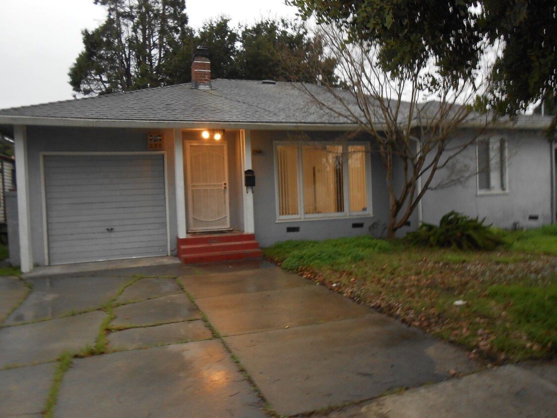 Primary Photo - Beautiful Richmond 2 bedroom 1 bath home