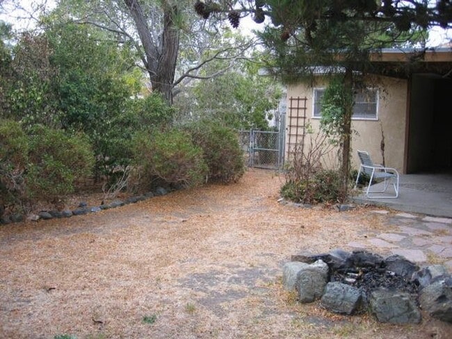 Foto del edificio - 3 Bedroom 2 Bathroom Home Available July