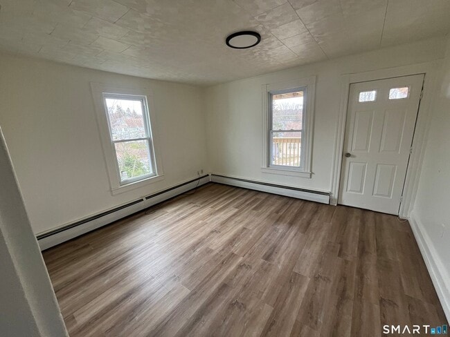 Photo - 11 Roosevelt Ave House