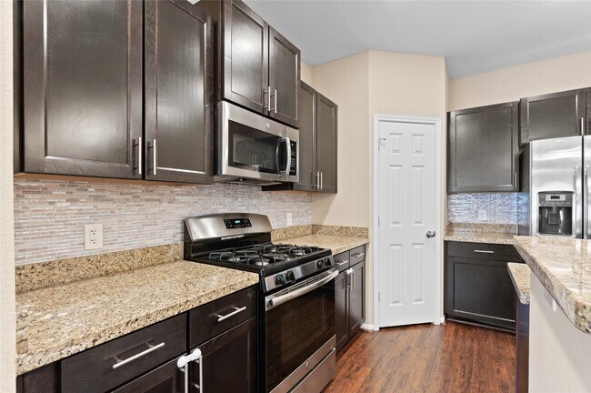 Foto del edificio - 17120 Wilthorne Gardens Ct