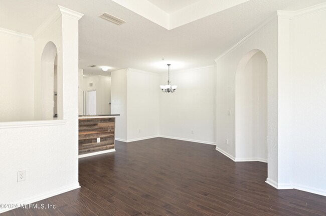 Building Photo - 155 Calle el Jardin