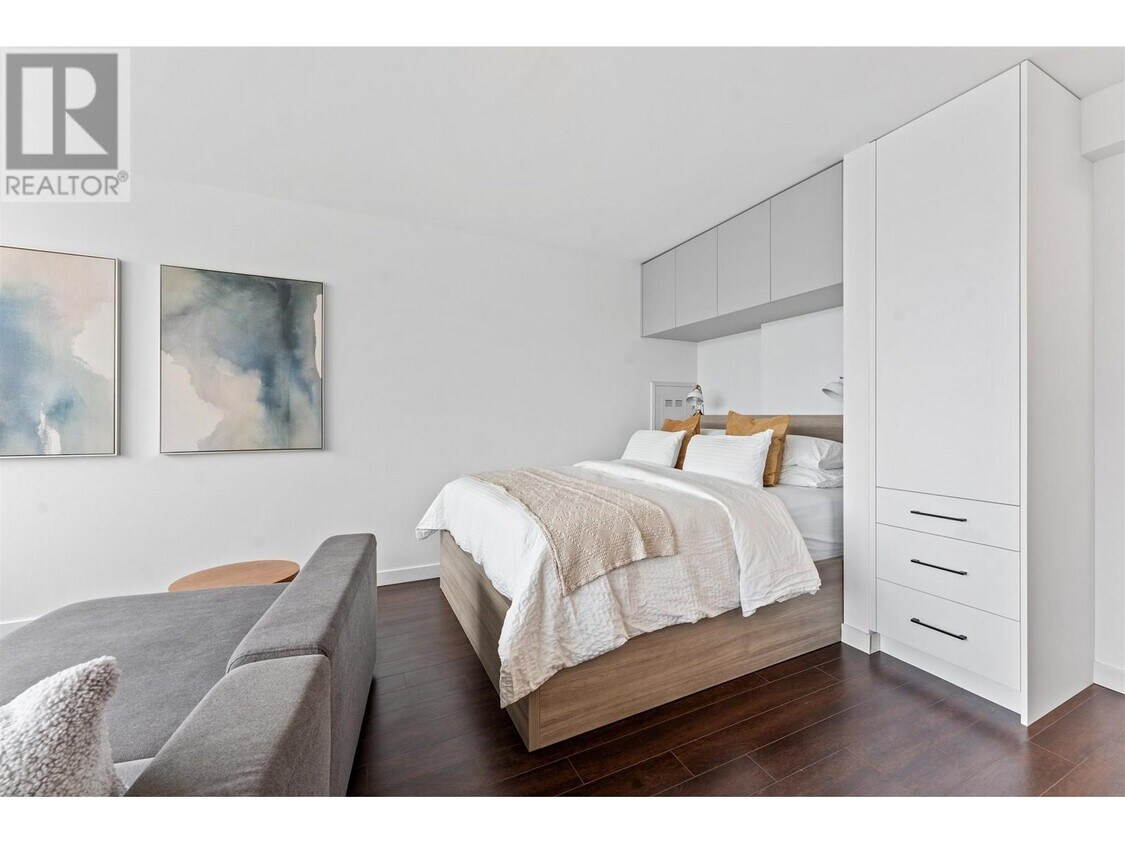 Photo principale - 445-1445 W 2nd Ave
