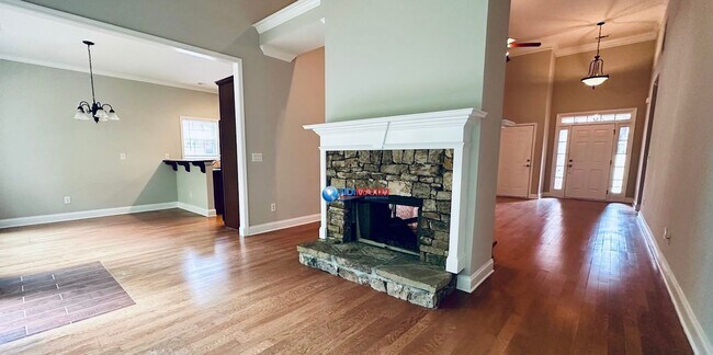 Building Photo - Beautiful ranch in the MOUNTAIN VIEW clust...