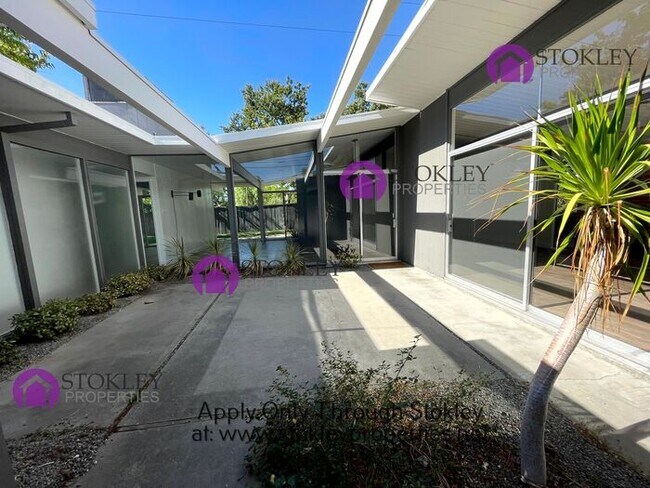 Building Photo - 112 Los Cerros Ave