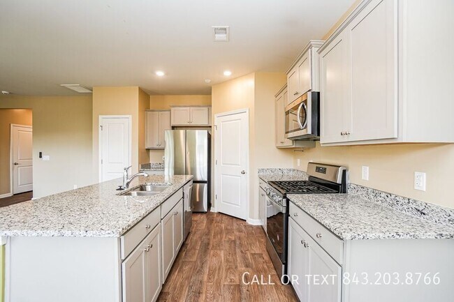 Foto del edificio - 472 Cedarview Rd