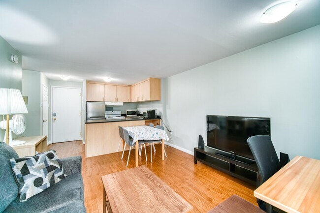 Photo du bâtiment - 5222-5222 Green St