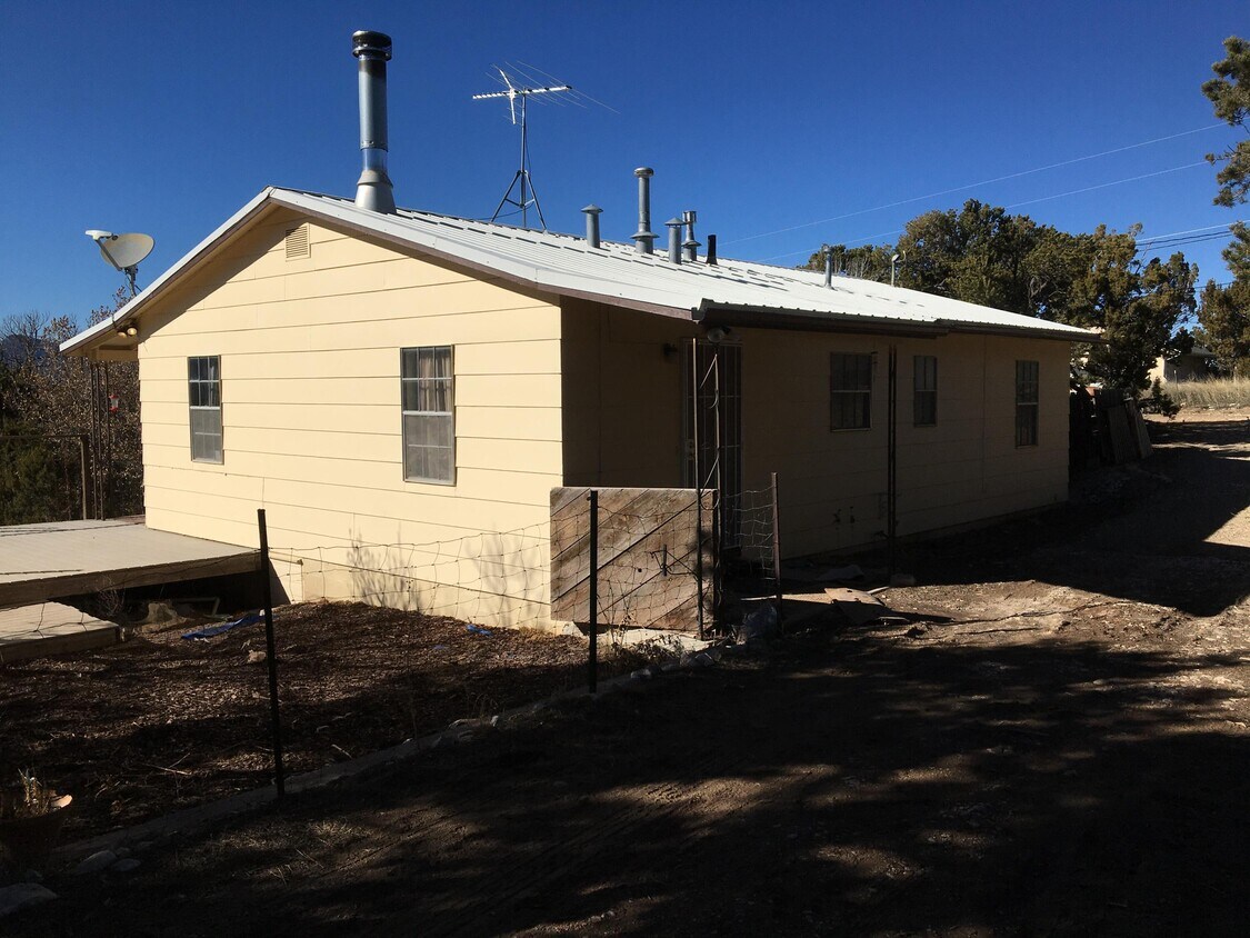 Primary Photo - 43 Pinon Heights Rd