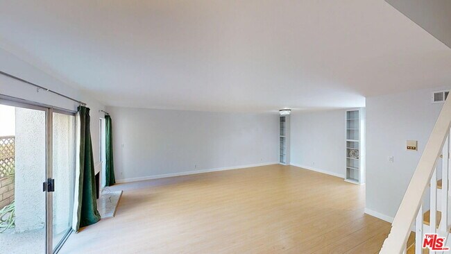 Foto del edificio - 5115 Kester Ave