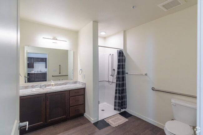 1BR, 1BA - 646SF - Bathroom - Range View Apartments