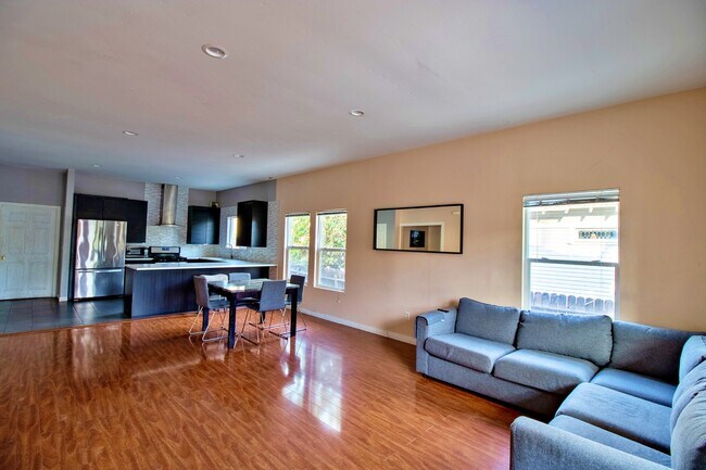 Foto del edificio - 115 E Avenue 37