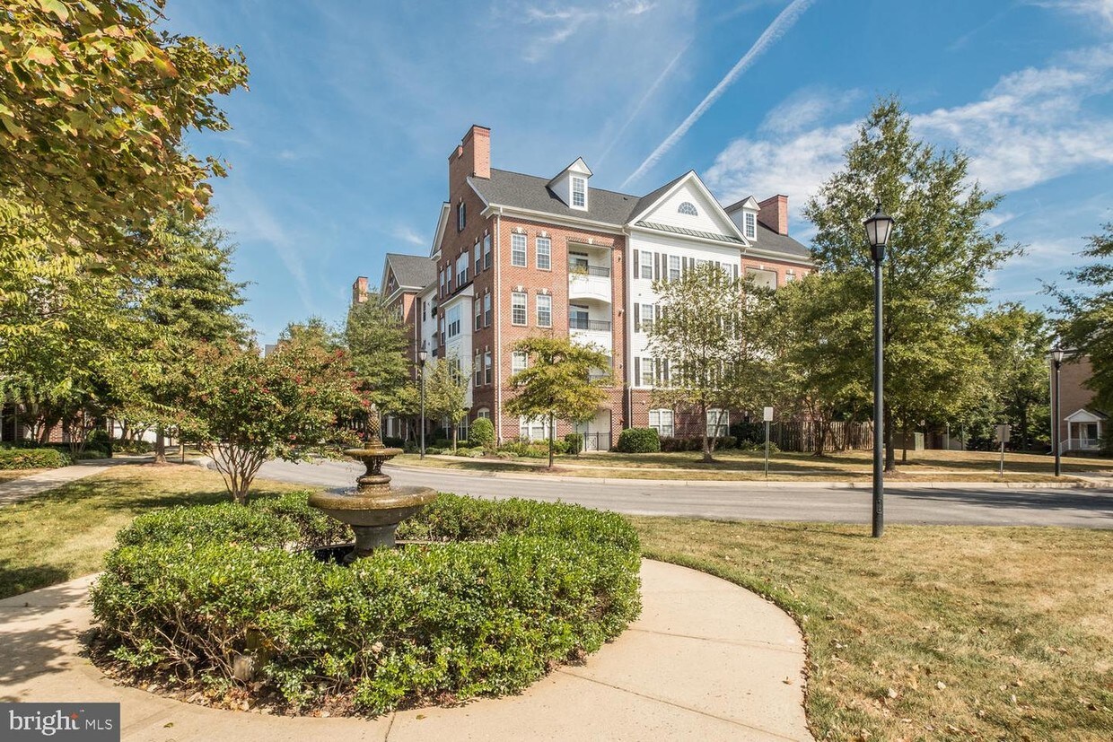 Foto principal - 5800 Clipper Ln