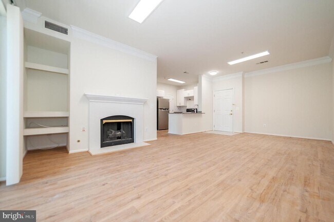 Foto del edificio - 1521 Spring Gate Dr.