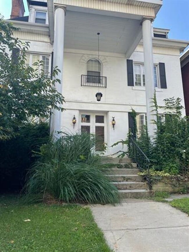 Building Photo - 430 S Fairmount St