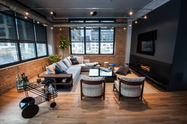 Living Room (Different Light) - 850 W Adams St