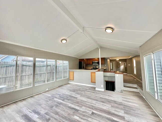 Building Photo - 1217 Filmore St