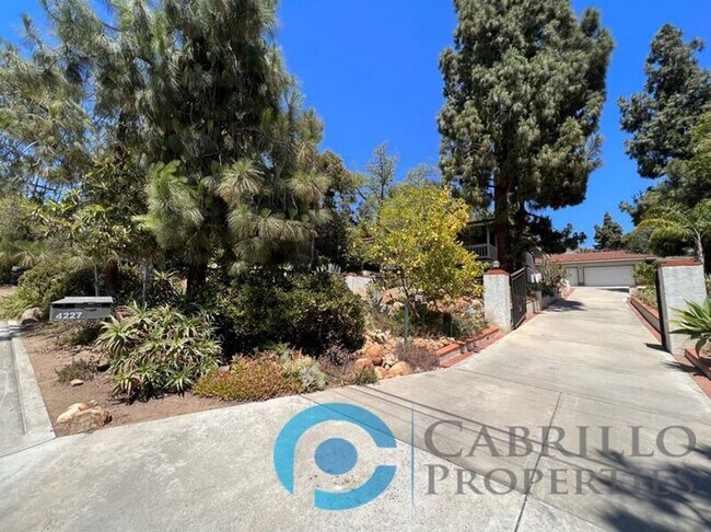 Building Photo - 4227 N Cordoba Ave