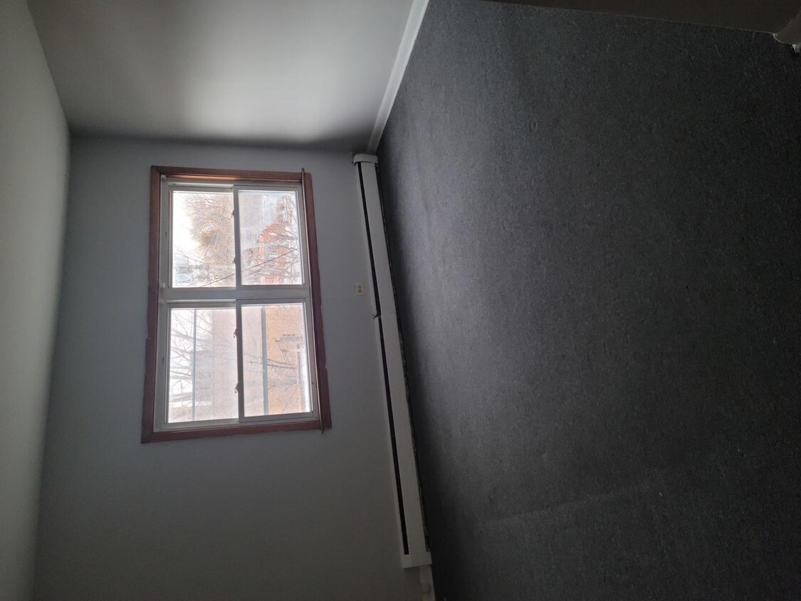 Building Photo - 353 W 95th St