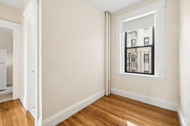 1BR, 1BA - 500SF - Dining Room - Commonwealth Apartments