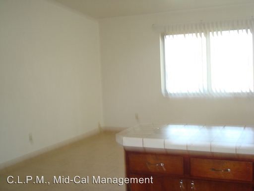 Building Photo - 1412 S Woodland St