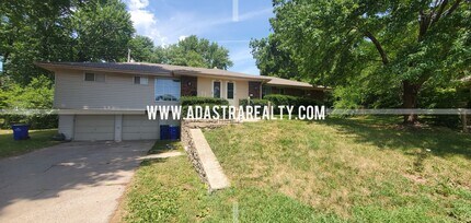 Building Photo - 5801 Larsen Ln