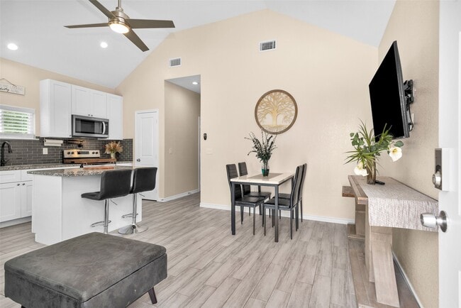 Foto del edificio - 286 Westchase St