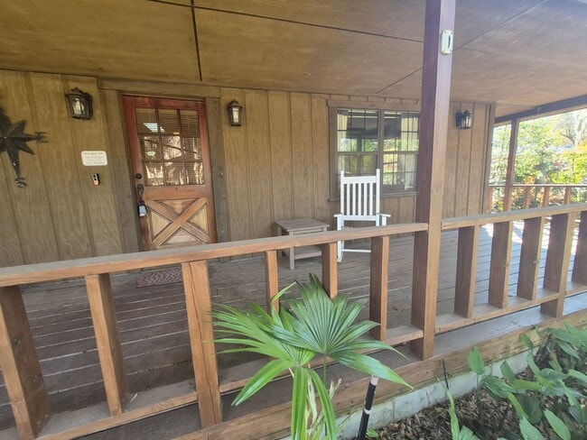 Foto del edificio - Cabin living in the suburbs