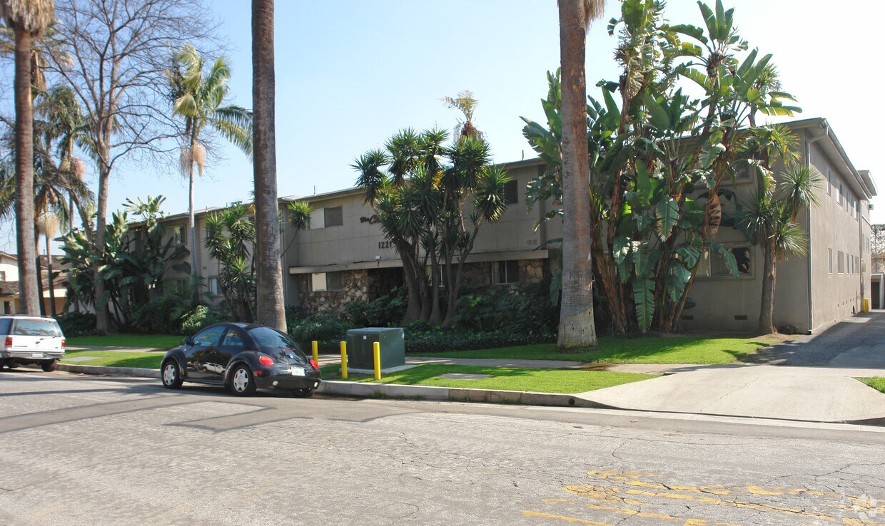 1221 Lyndon St. - 1221 Lyndon St