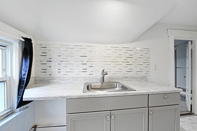 Foto del edificio - 72 Halstead Ave
