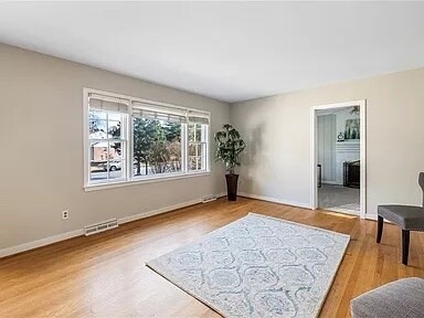 Building Photo - 9403 Wyndhurst Dr