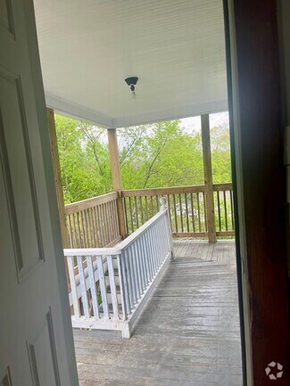 Building Photo - 348 Rollstone St