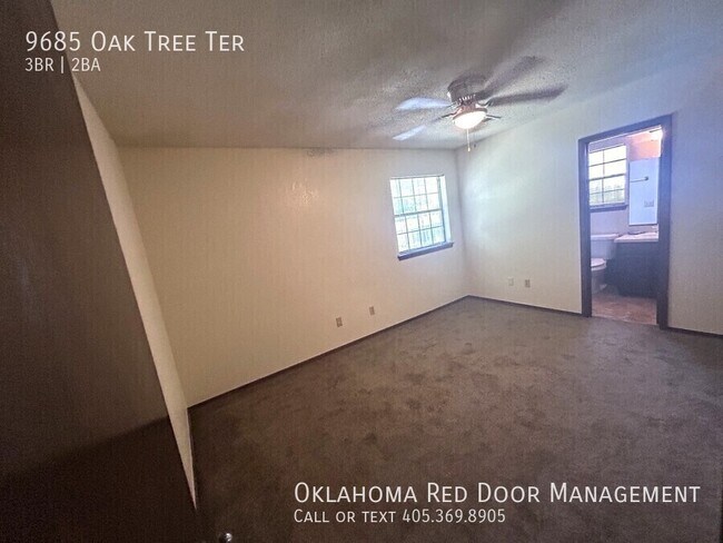 Building Photo - 9685 Oaktree Terrace
