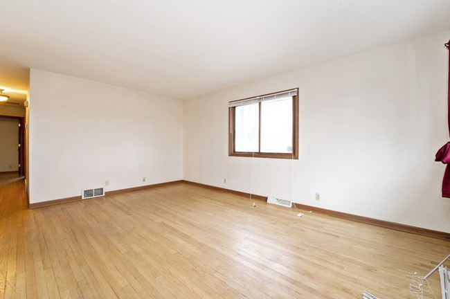Building Photo - 5437 N Green Bay Ave