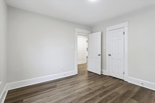 Building Photo - 1307 Holly Ave