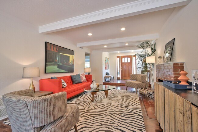 Family room - 546 Hamilton Ave