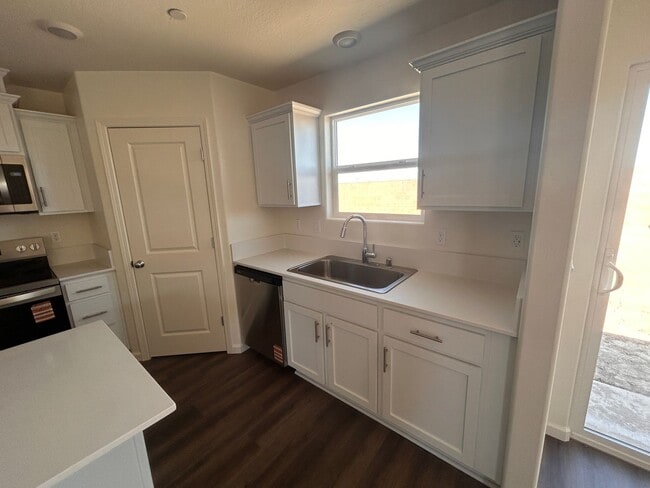 Building Photo - West Hanford with Solar, 3 bedroom, 2 bath